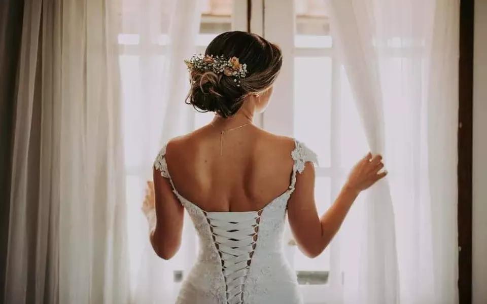 Mặc váy cưới loại gì nên mặc nội y gì: Hướng dẫn chi tiết